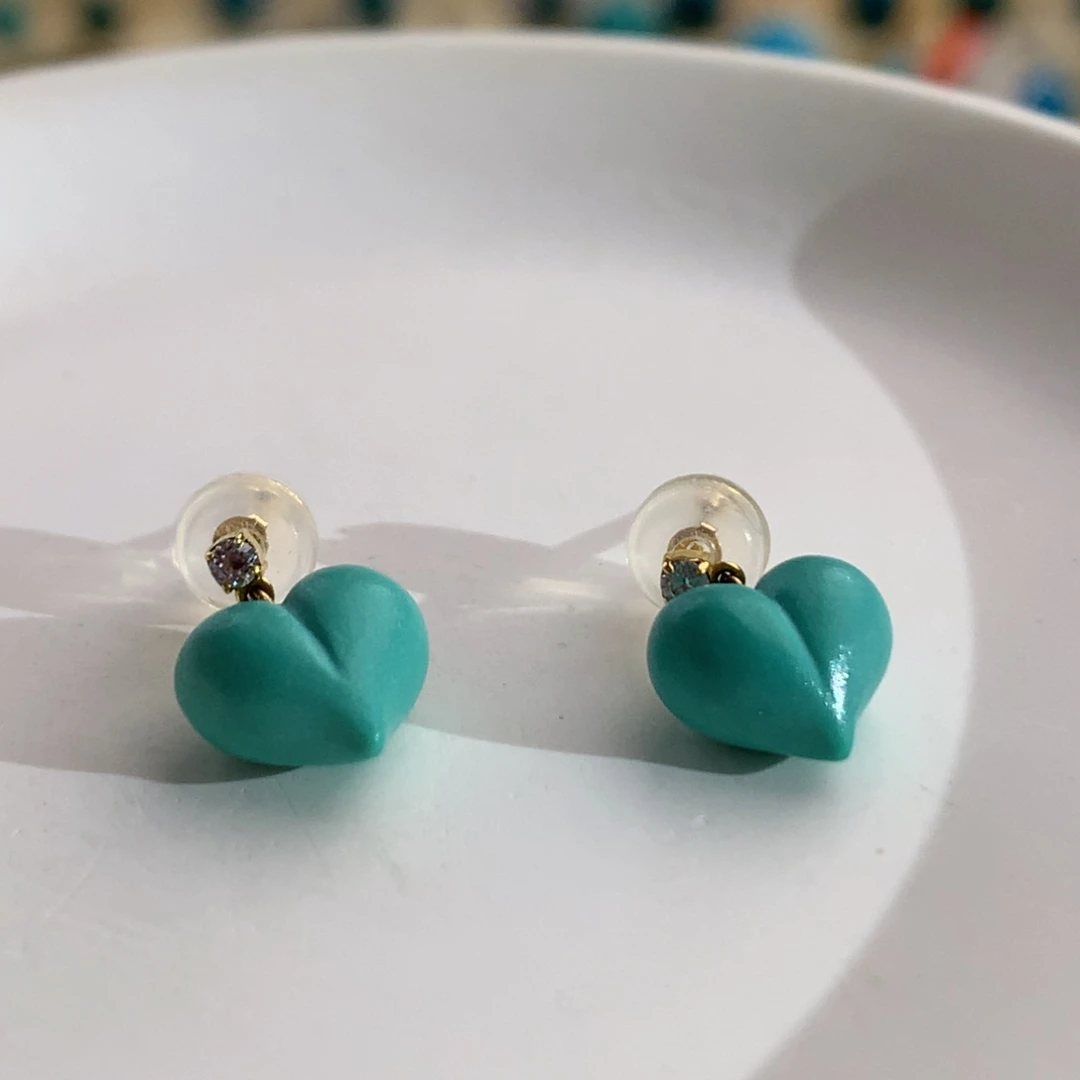 18K金镶嵌绿松石精品屁桃耳钉