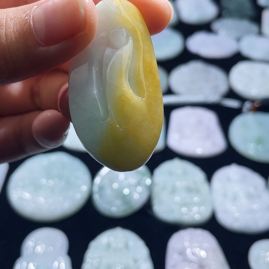 翡翠未镶嵌颈饰悟道