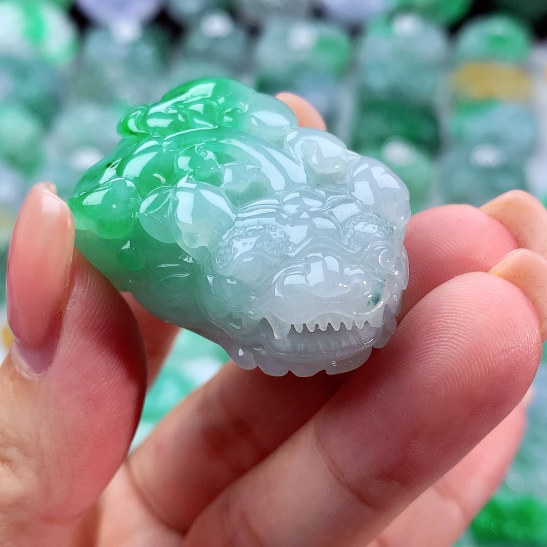 末***段翡翠未镶嵌颈饰翡翠