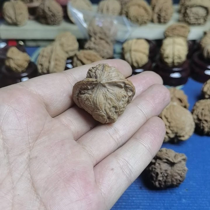 中***n核桃手串/手链背有点黑，微磕尖