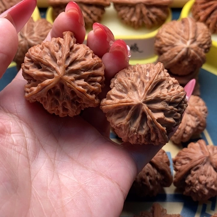 把件文玩核桃苹果圆三棱正奔 40