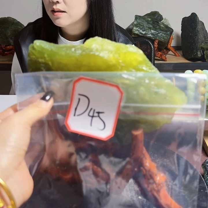 蛇纹石玉未镶嵌手镯大**王