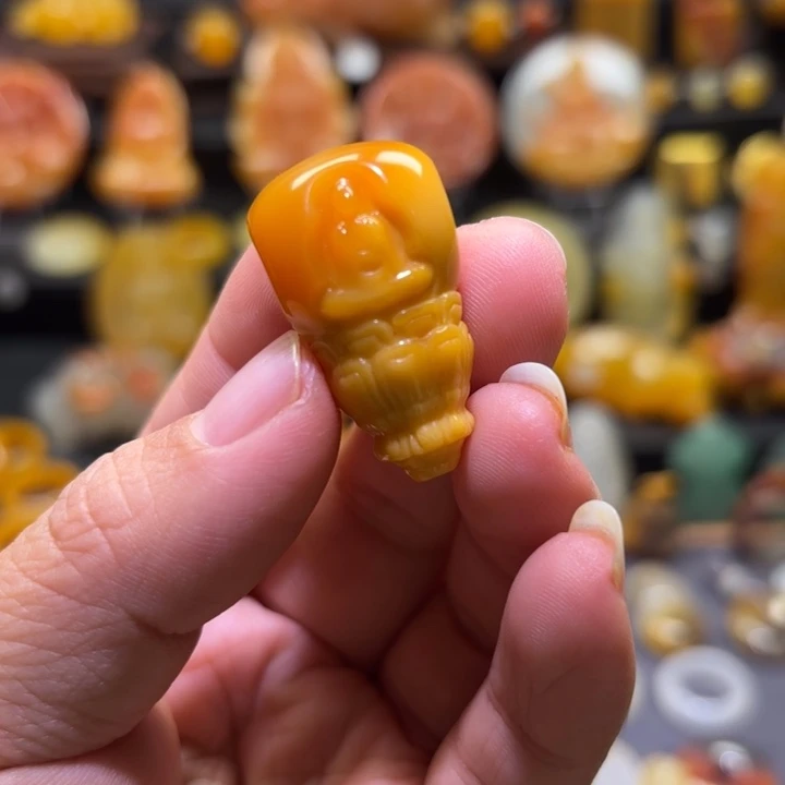 石英质玉（黄龙玉）未镶嵌颈饰