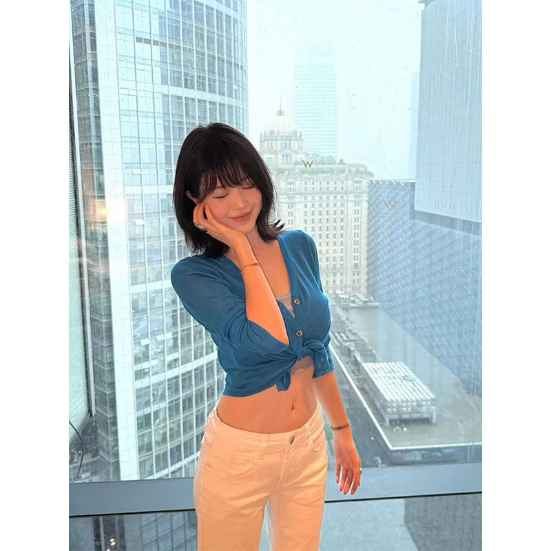 早秋新款简约气质显瘦修身百搭上衣女超薄针织开衫休闲低腰牛仔裤