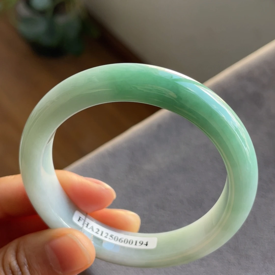 翡翠未镶嵌手镯色镯