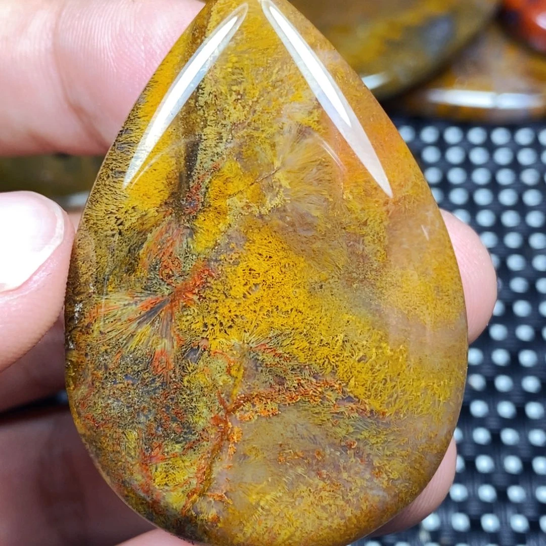 未镶嵌颈饰玛瑙/玉髓苏*