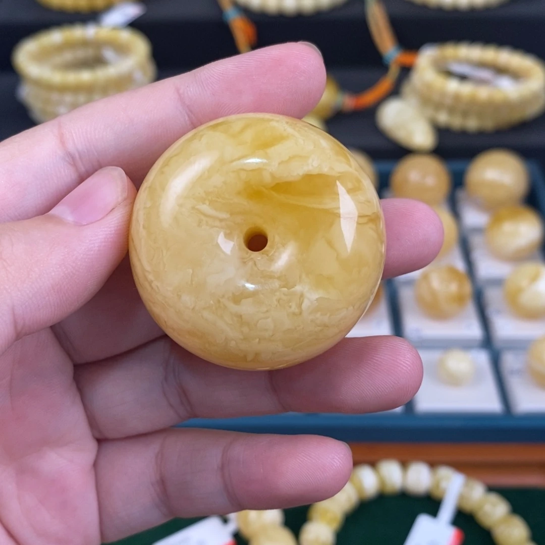 周***宇蜜蜡未镶嵌珠宝奇石