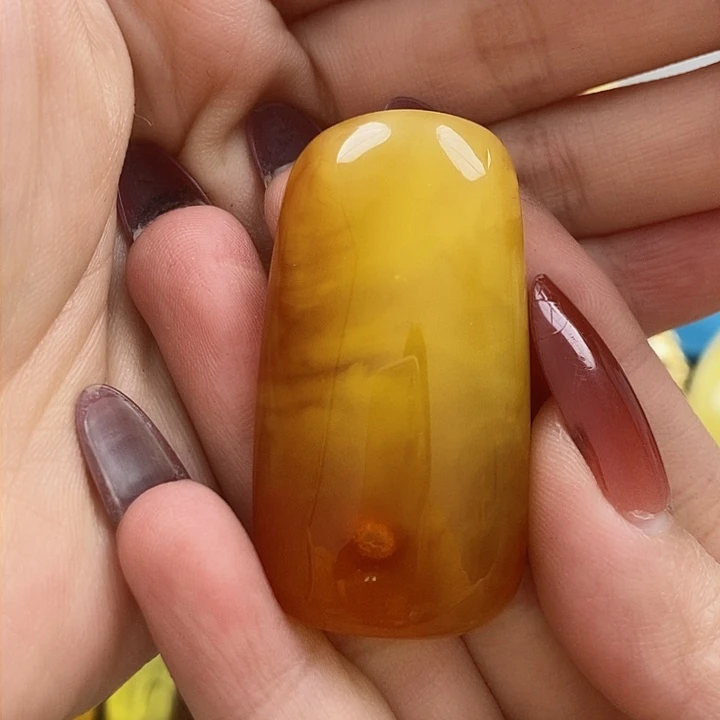 琥珀颈饰未镶嵌吊坠