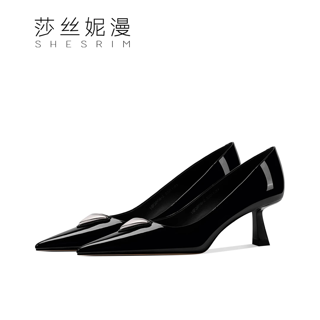 168-简约漆皮春款2025浅口低跟女鞋金属扣尖头款方跟性感跟高5.5