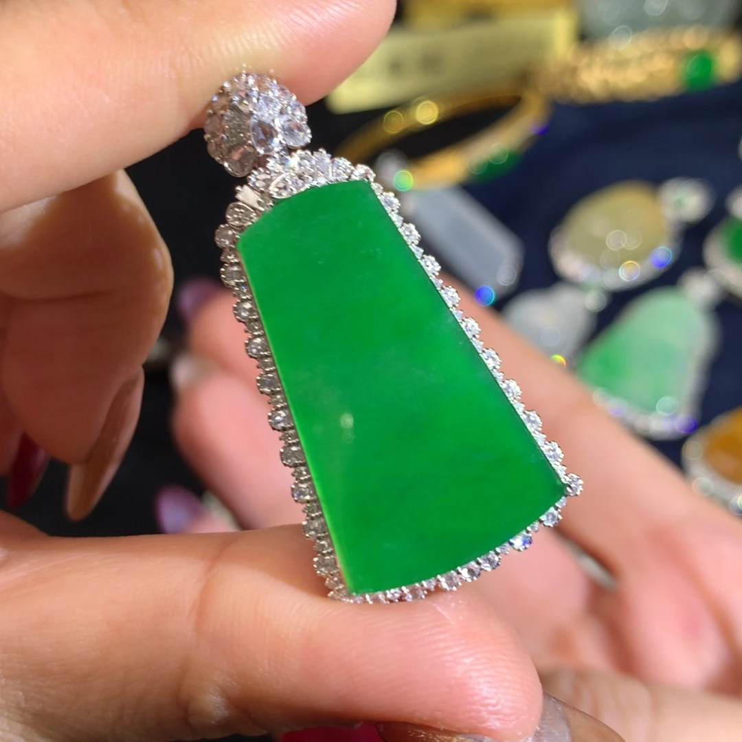 翡翠挂件18K金镶嵌无事牌