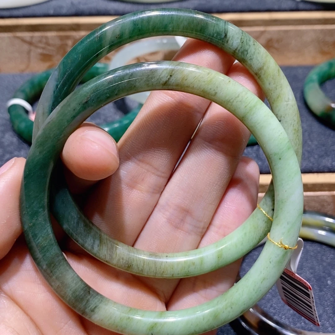 独山玉未镶嵌手镯