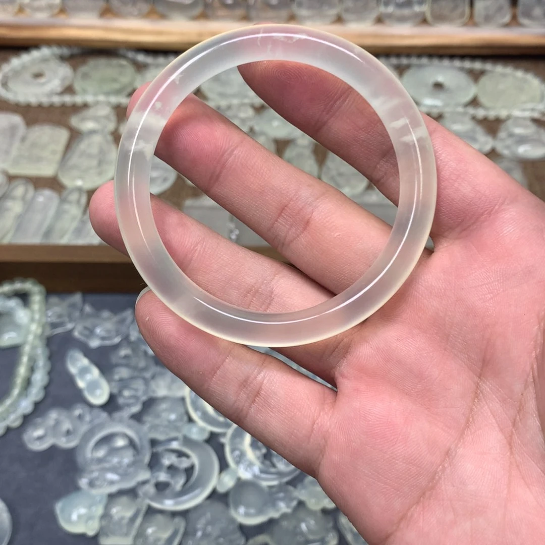 蛇纹石玉颈饰未镶嵌成**毅