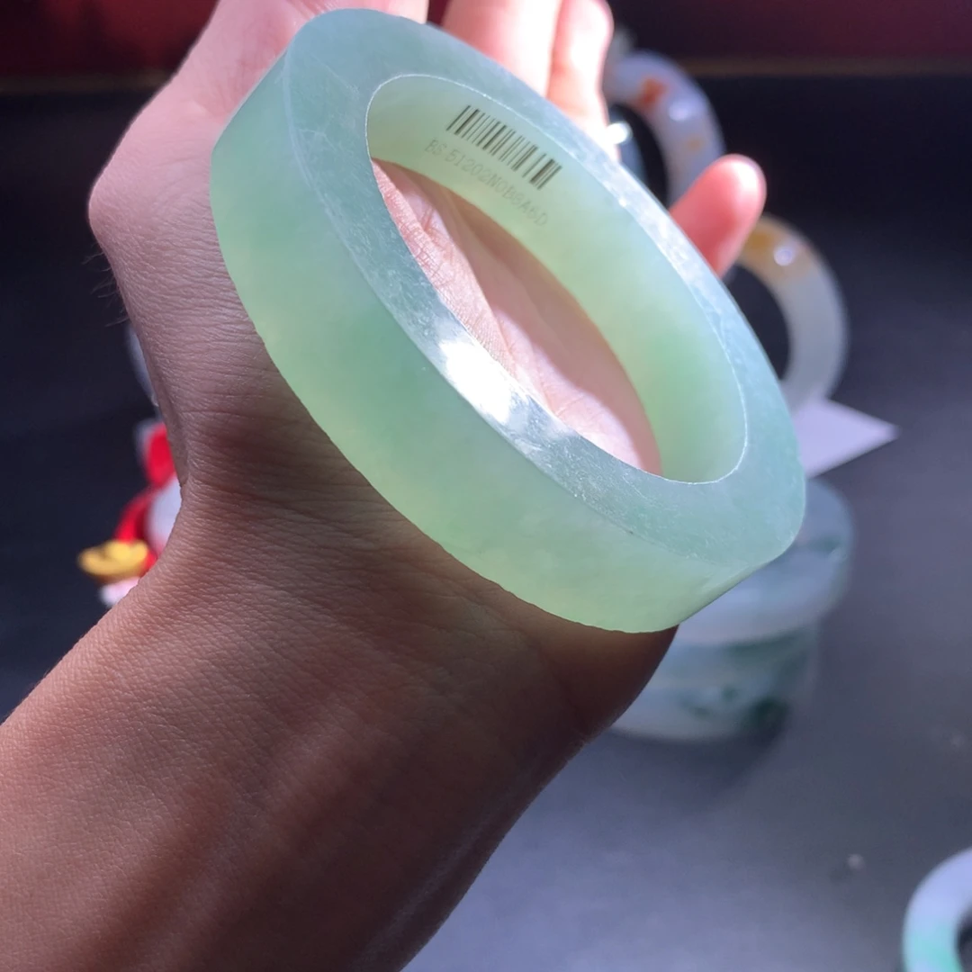 定制翡翠未镶嵌翡翠手镯