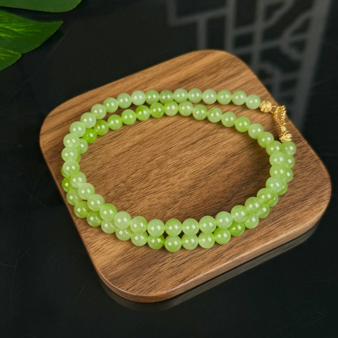 约6mm和田玉碧玉苹果绿圆珠项链