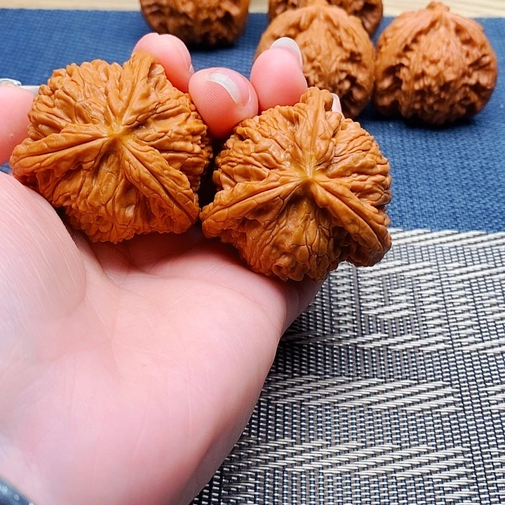 我***美文玩核桃吊坠三棱