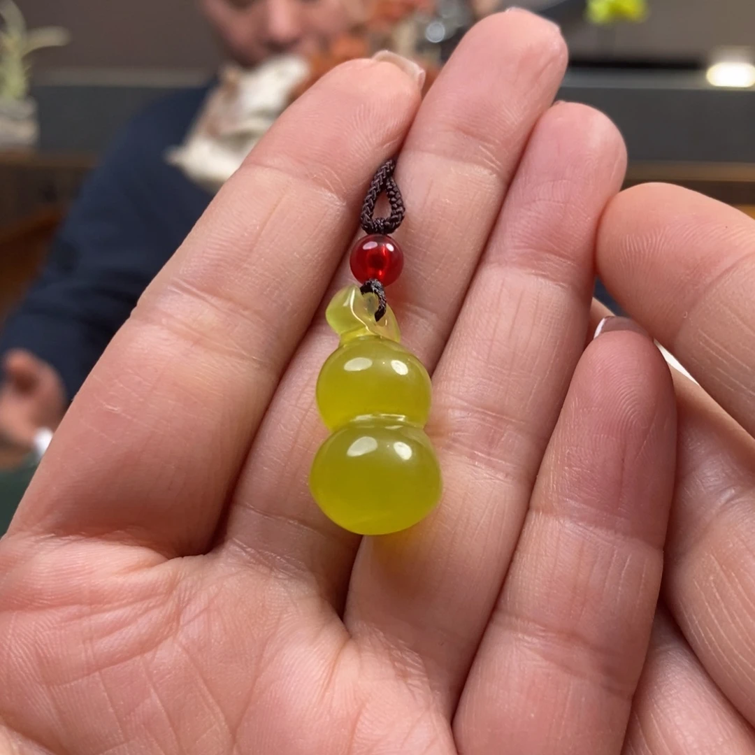 蛇纹石玉挂件未镶嵌