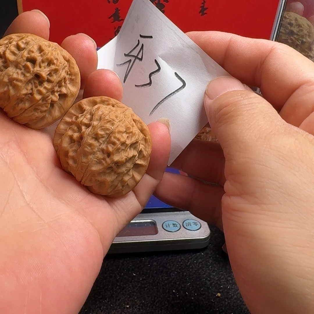 骑***蜂文玩核桃把件41方尊