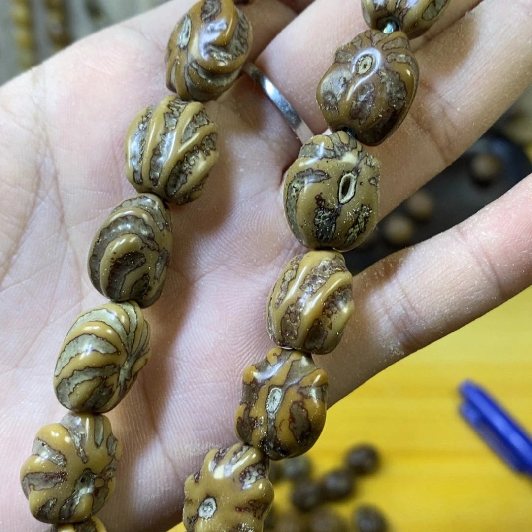 金***光龙脊菩提，原皮手串