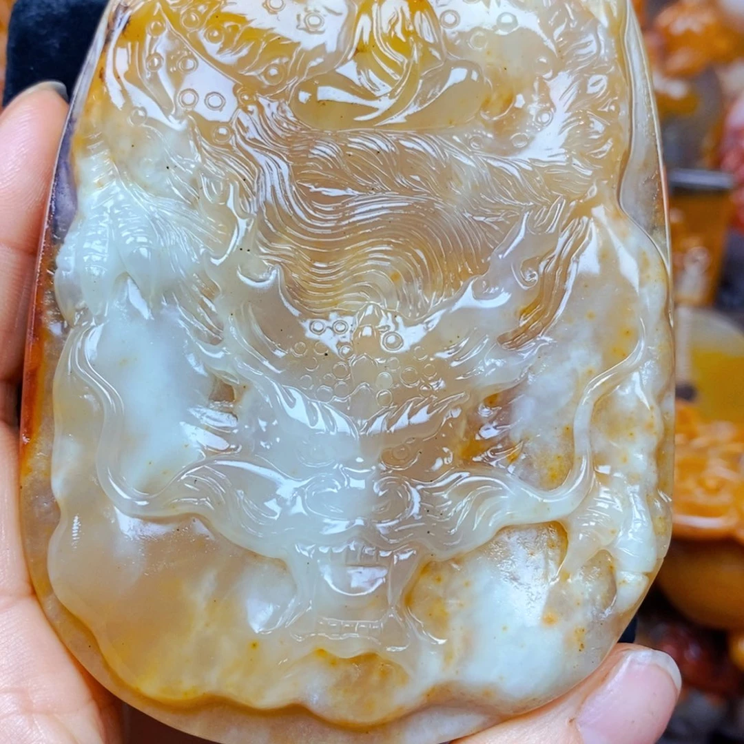 未镶嵌石英质玉（黄龙玉）颈饰