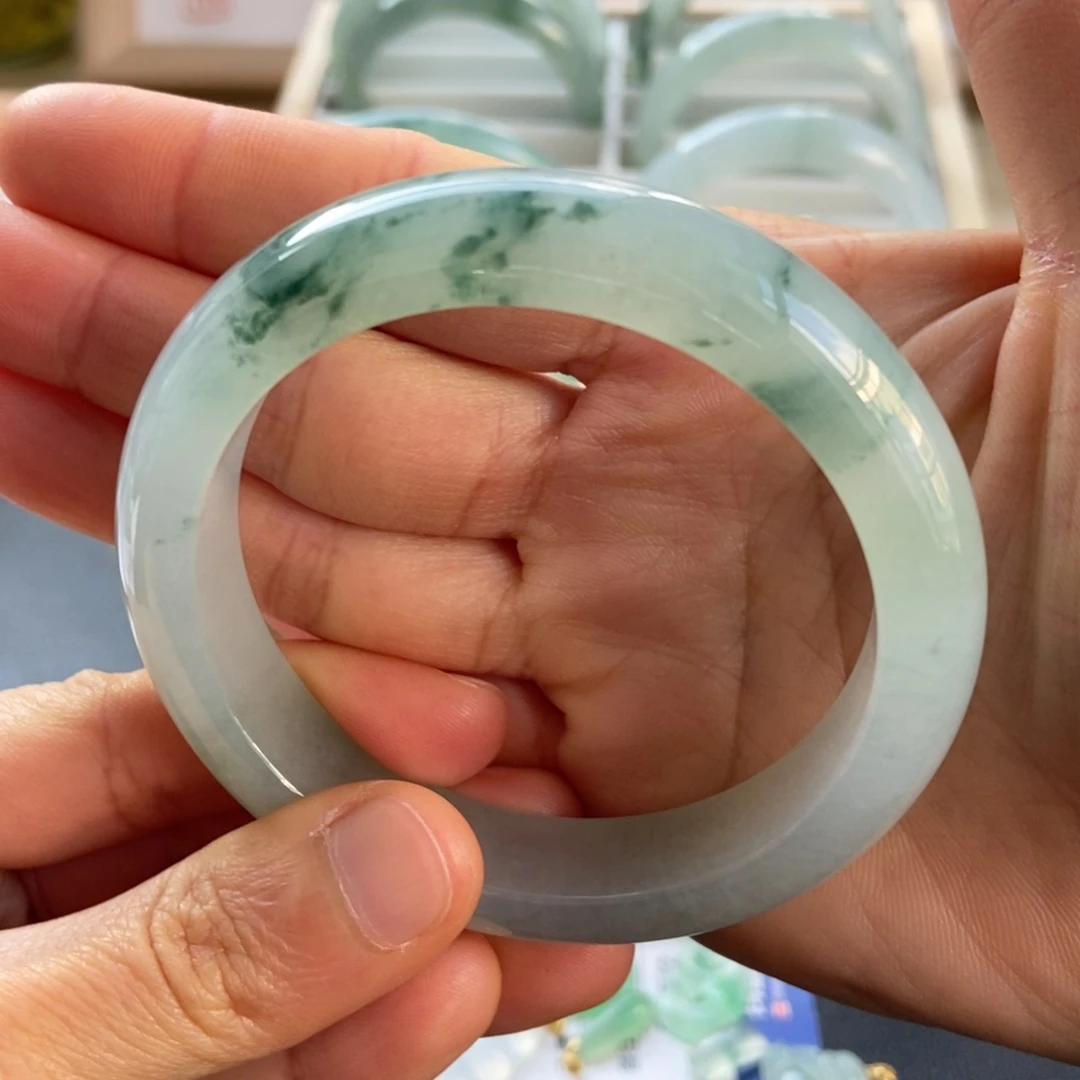 翡翠手镯未镶嵌手镯