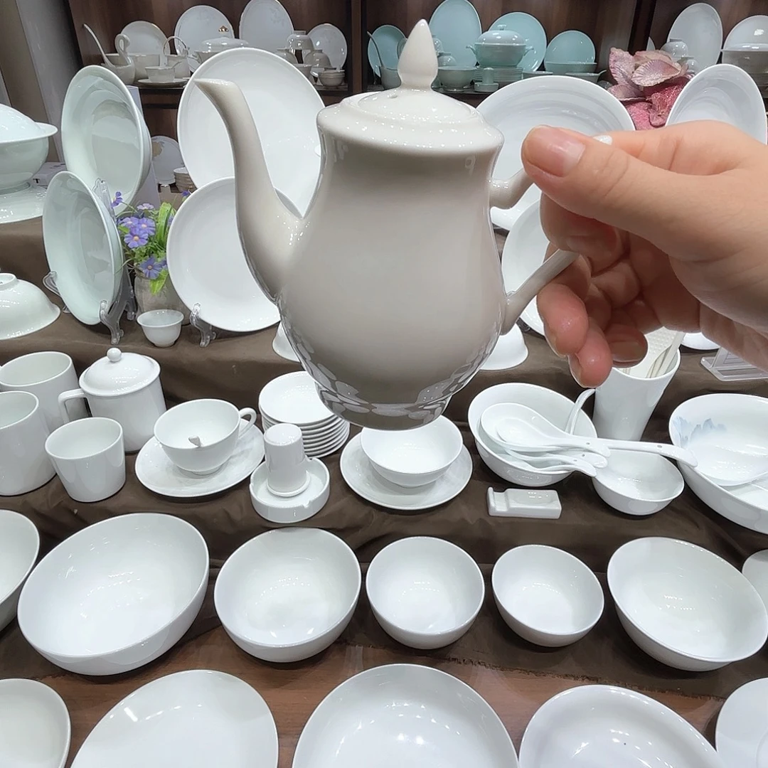 瓷醋壶2个。