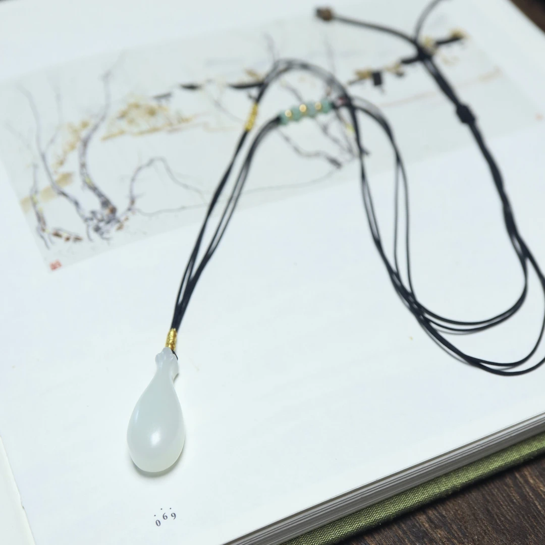 【絮语】和田玉白玉宝瓶吊坠·18k金