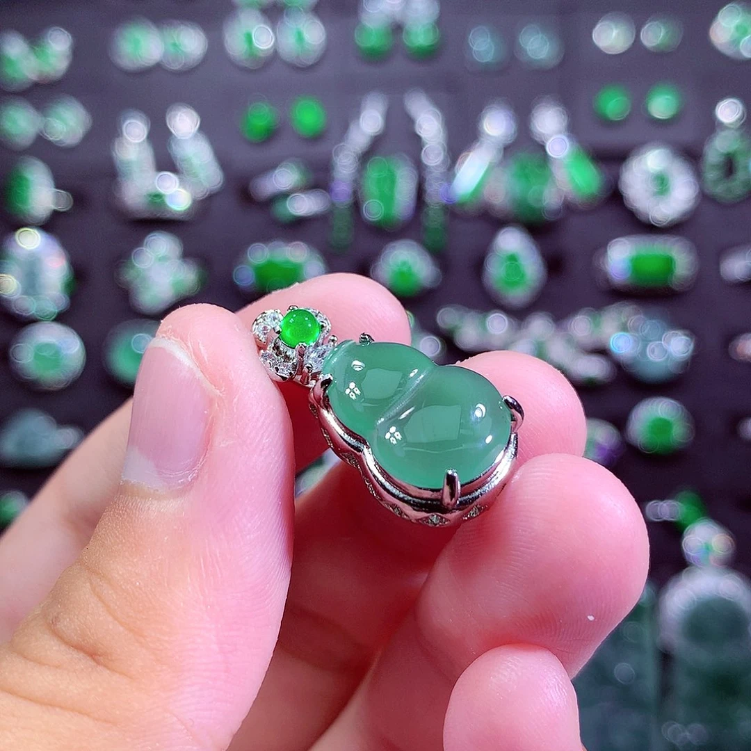 颈饰未镶嵌翡翠天然