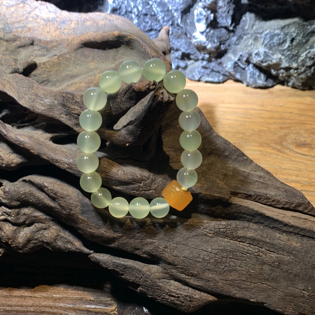 精品玛瑙浅冰睛水手串