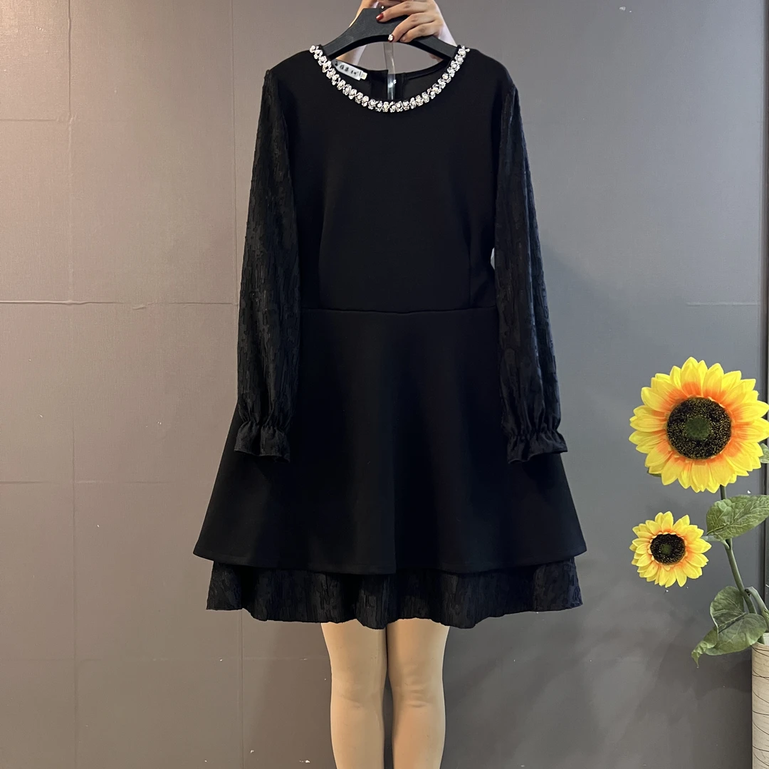 早春新款重工设计感拼接网纱气质显瘦优雅小黑裙