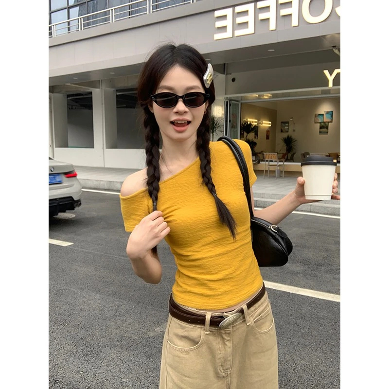 肌理感斜肩短袖t恤女夏新款修身内搭打底衫露肩独特绝美小众上衣