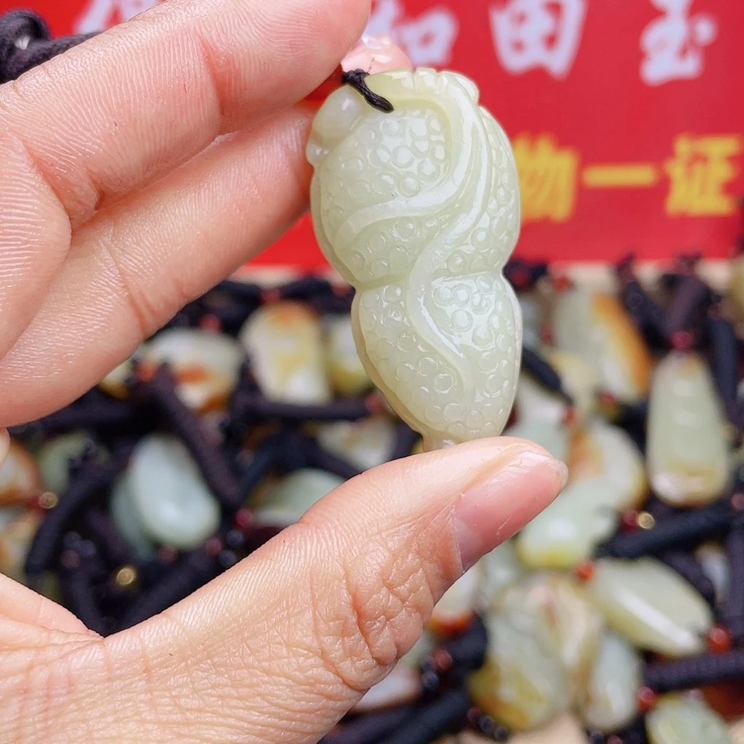 和田玉颈饰未镶嵌