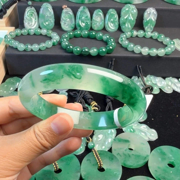 石英质玉未镶嵌手镯