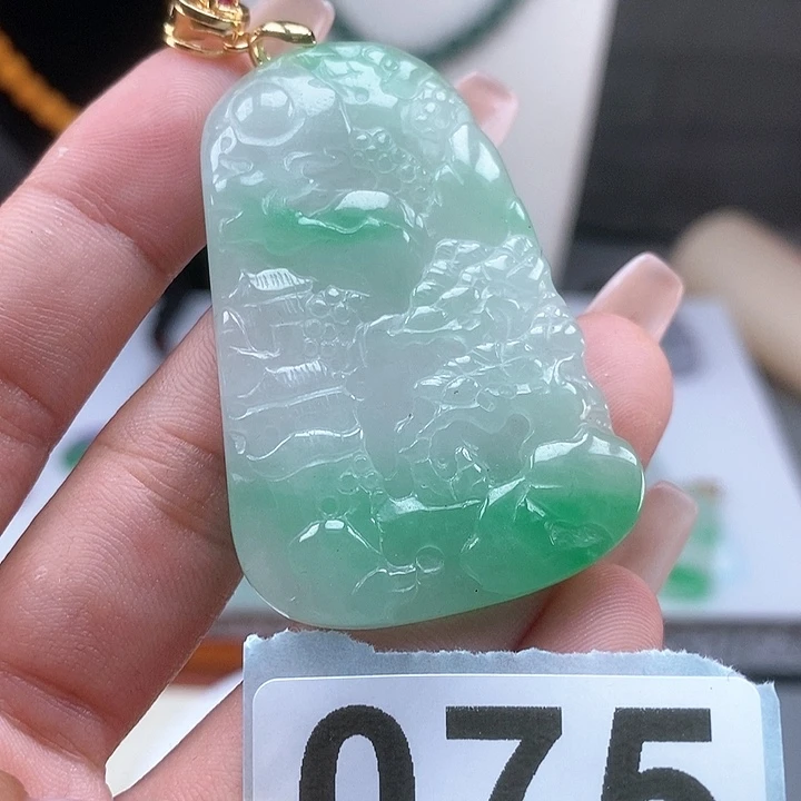 翡翠颈饰未镶嵌吊坠