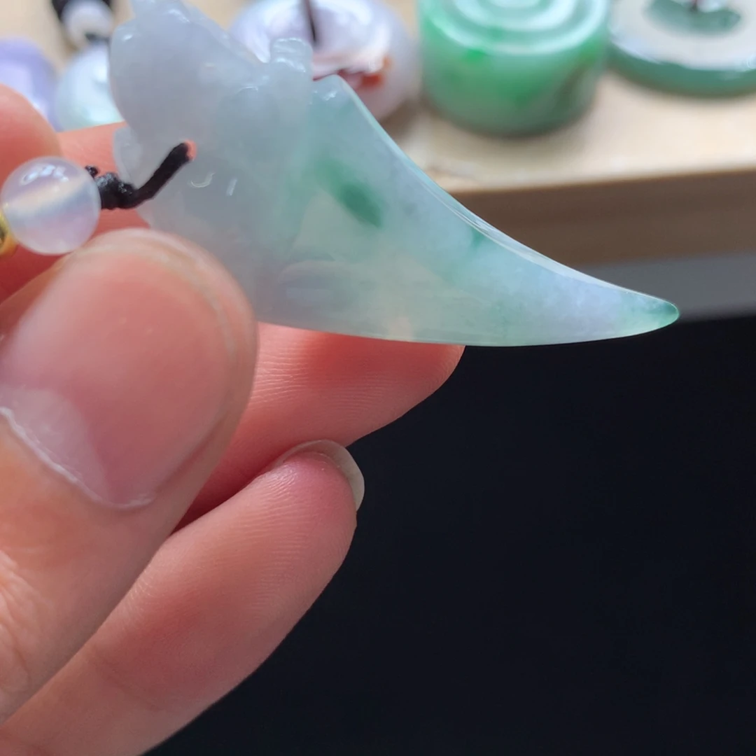 颈饰未镶嵌翡翠吊坠