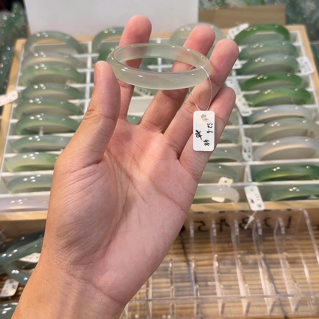 玛瑙/玉髓未镶嵌手镯圈口52.6