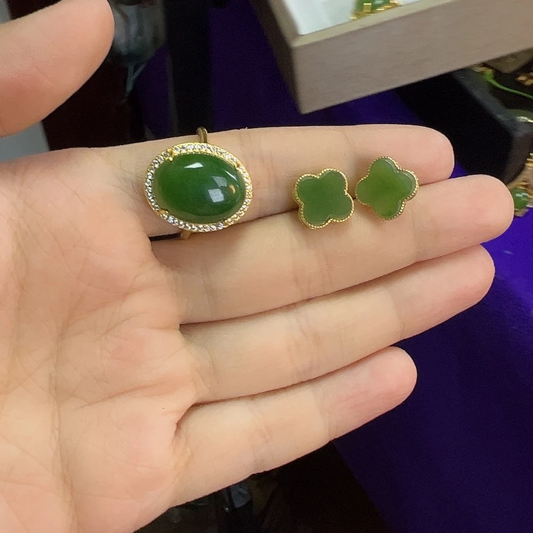 上***家和田玉未镶嵌耳饰