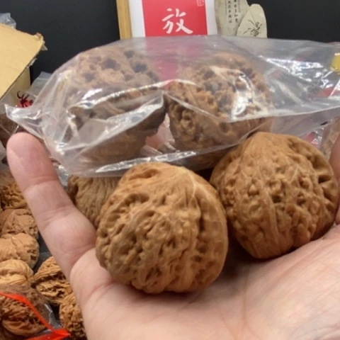 文玩核桃吊坠忠***、粗筋