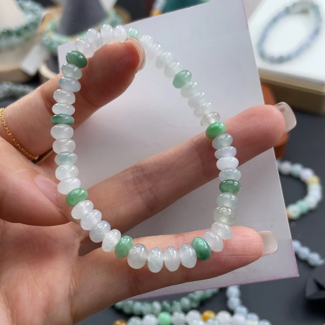 翡翠未镶嵌颈饰卡5.7