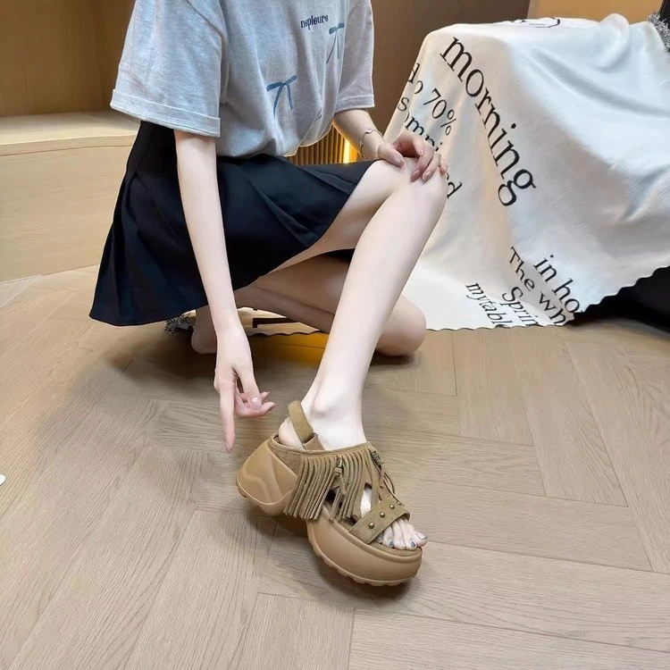 罗马凉鞋女夏季外穿2025新款松糕坡跟厚底百搭增高一字带流苏凉鞋
