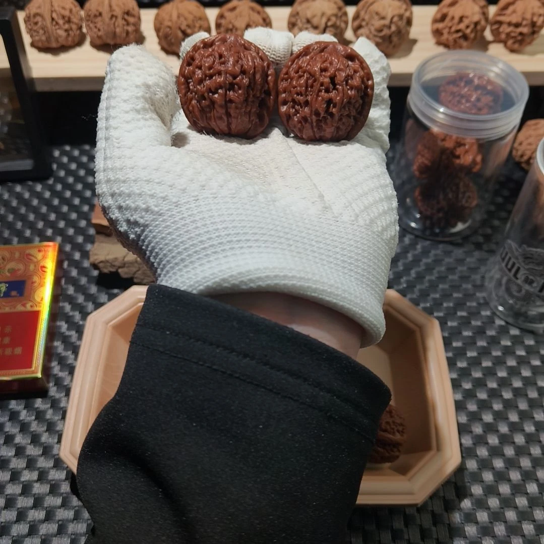 原树莲花虎头文玩核桃