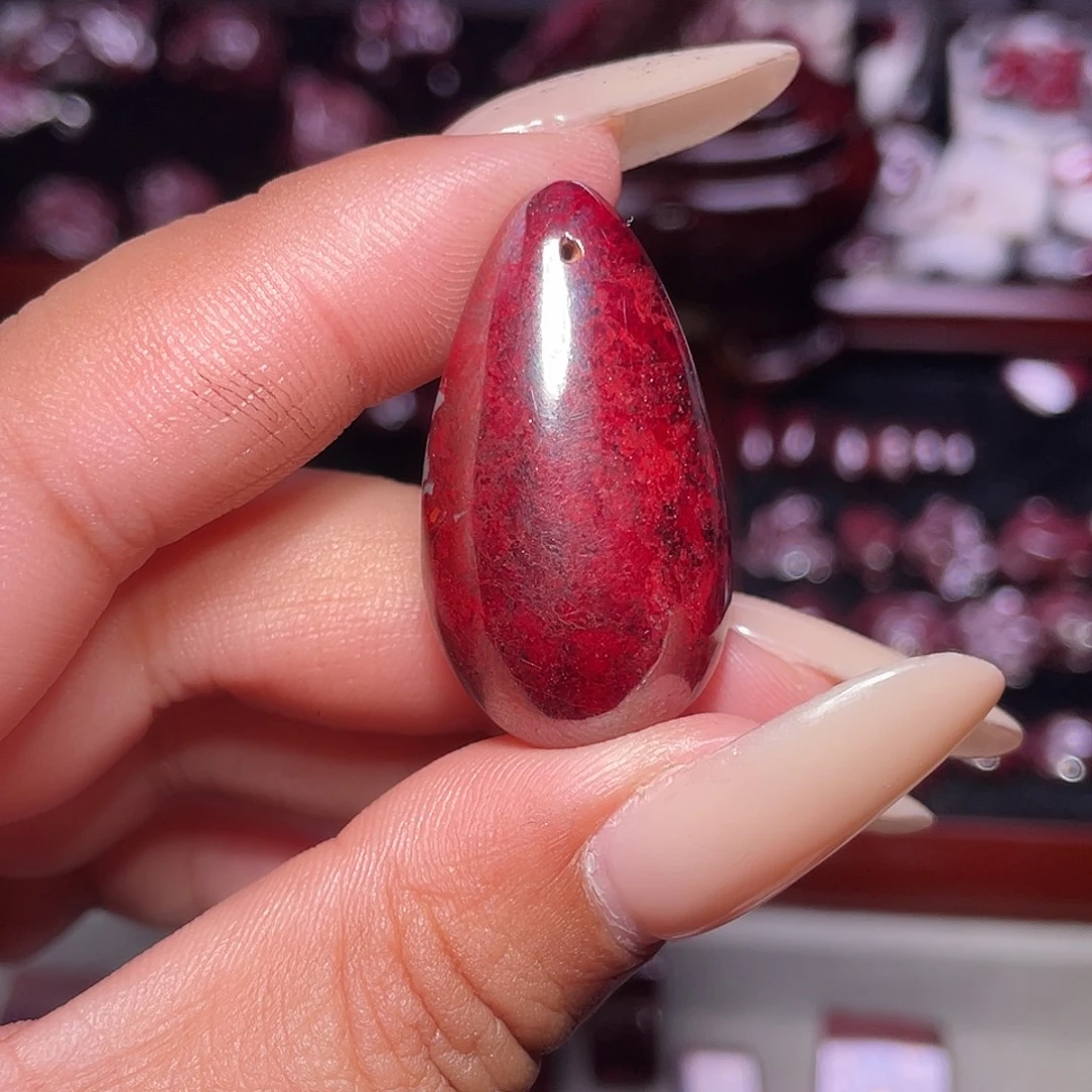 天然辰砂天然朱砂水滴吊坠