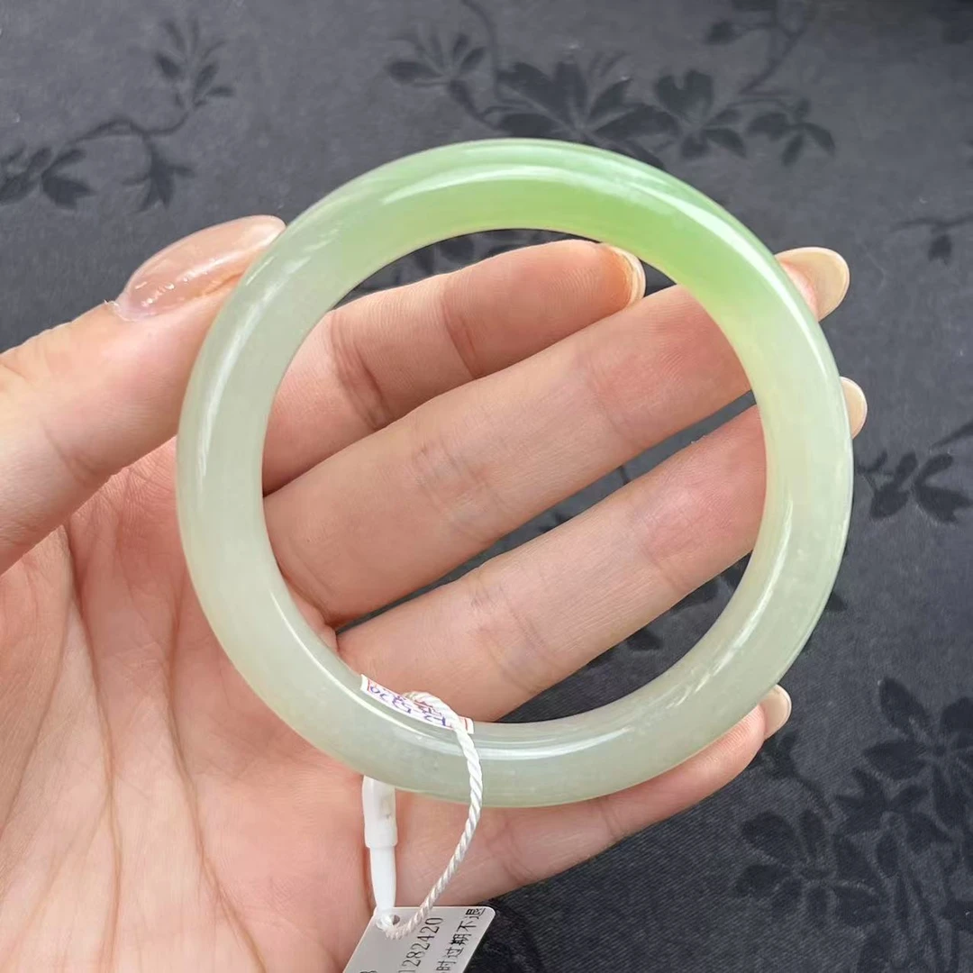 天然和田玉 春日珠宝 一口翠青冰透质感气质美镯0412824