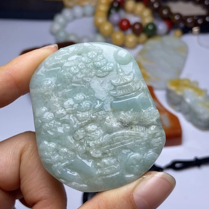 翡翠颈饰未镶嵌翡翠