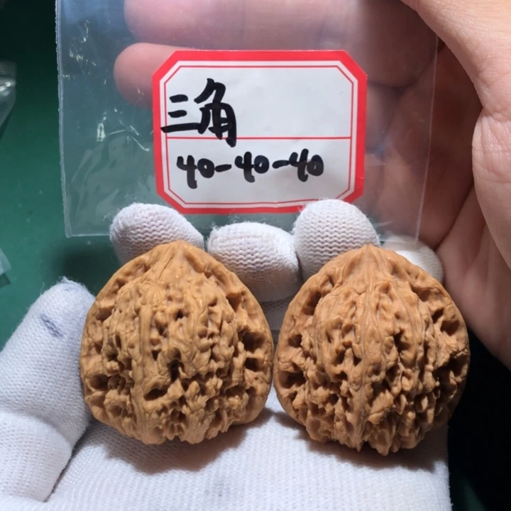 文玩核桃吊坠南疆三角46