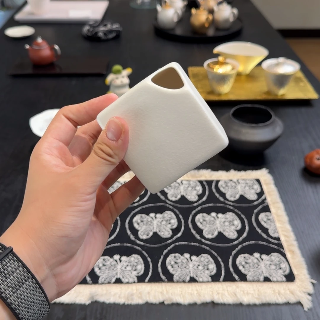 白色陶瓷花器孤品