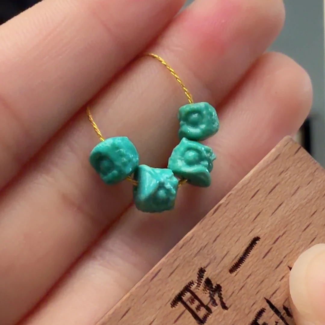 绿松石未镶嵌颈饰