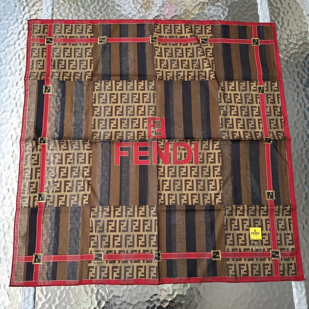 99新 FENDI/芬迪 FENDI女士红色+咖色老花方巾155839
