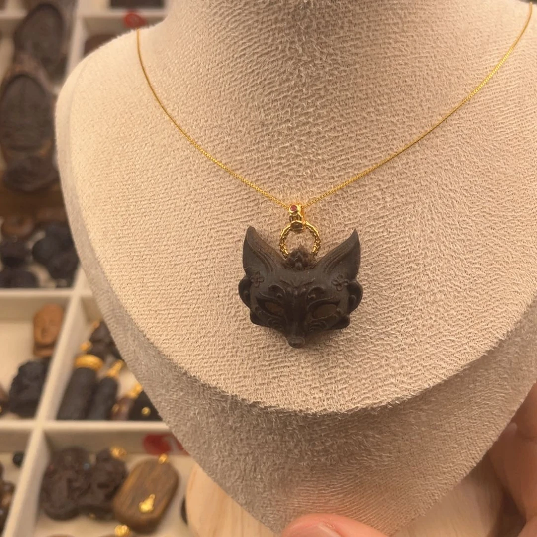 木质类莎****芬面具狐脖挂吊坠一套