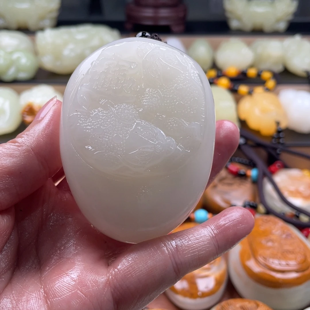 人***途石材天然古青石手把件