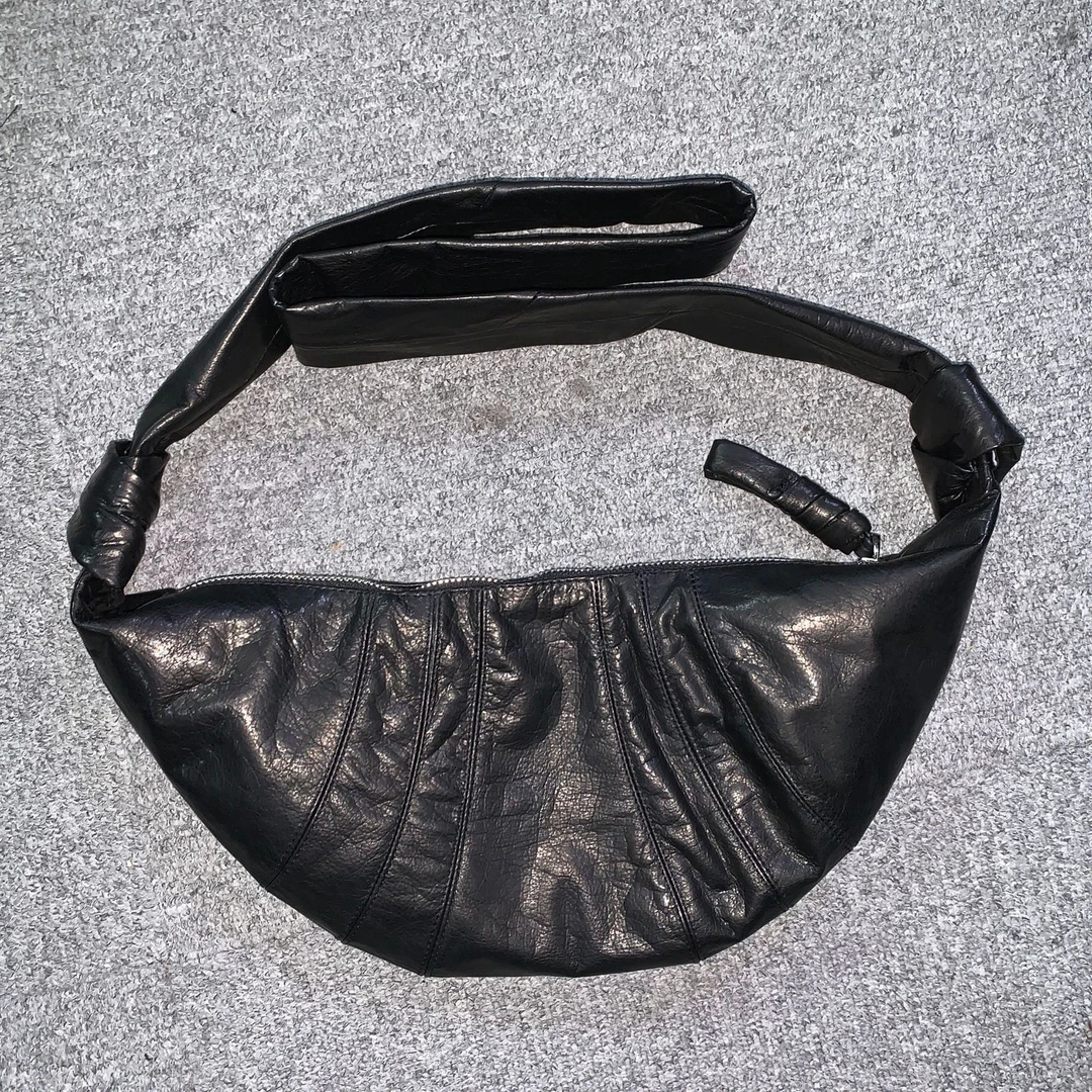 真皮百搭单肩斜挎时髦精必入款 牛角包 牛皮可颂包